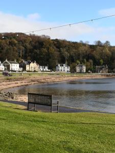 Gallery image of Beside the Bay in Millport