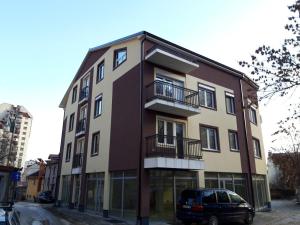 a building with a car parked in front of it at XXL APARTAMENT CITY CENTAR 1 in Bitola