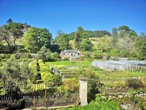 Raasay House Hotel外面的花园