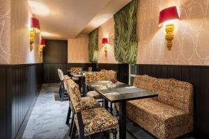 A seating area at Room Mate Collection Alba, Madrid