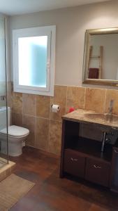 Kúpeľňa v ubytovaní Encantador apartamento en S'Agaró-Platja de Aro + 11 fotografií
