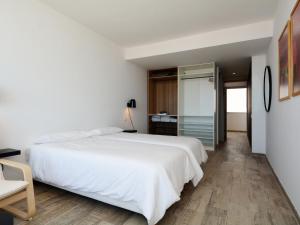 Łóżko lub łóżka w pokoju w obiekcie Luxe Penthouse Casa Atlantica Morro Jable Sea Views By PVL