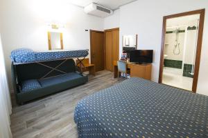 מיטה או מיטות קומותיים בחדר ב-Hotel Italia