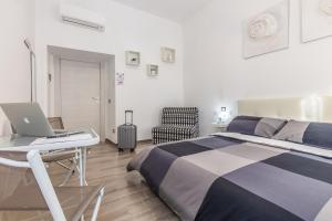 Postel nebo postele na pokoji v ubytování Scirocco Rooms