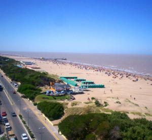a beach with a lot of people on it at Benja & Valen in San Clemente del Tuyú