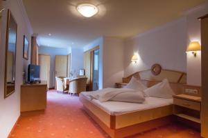 Televízia a/alebo spoločenská miestnosť v ubytovaní Hotel Garni Martina