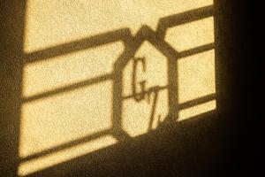 a shadow of a window on a wall at Golden Zaan Hotel, Zaandam-Amsterdam in Zaandam +3 photos