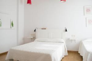 Łóżko lub łóżka w pokoju w obiekcie Casas y Patios de Sevilla