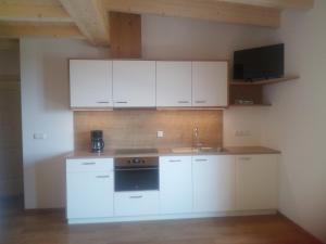 A kitchen or kitchenette at Chalet Niederhaushof