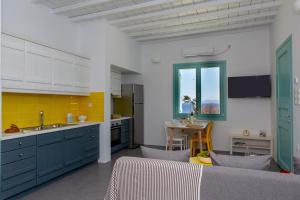 Virtuvė arba virtuvėlė apgyvendinimo įstaigoje Azaland Naxos