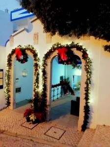 an archway with christmas decorations on a building at Hotel Burgau Turismo de Natureza in Burgau