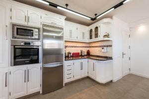 A kitchen or kitchenette at Villa Views Can Funtasa II
