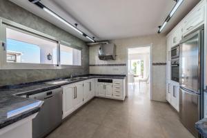 A kitchen or kitchenette at Villa Views Can Funtasa II