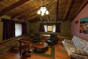 A seating area at Casa Turismo Rural O FILANDÓN