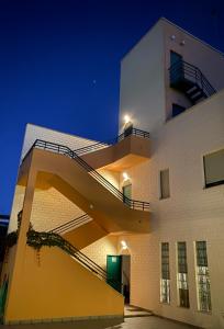 a building with a staircase on the side of it at Hotel Central in Valdepeñas