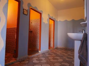 Koupelna v ubytování Auberge Hostel Traditionnel