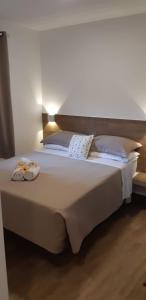 Ένα ή περισσότερα κρεβάτια σε δωμάτιο στο Bahia Caju Apartamentos