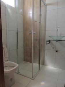 a bathroom with a shower and a toilet at Hotel Viracopos de Indaiatuba in Indaiatuba