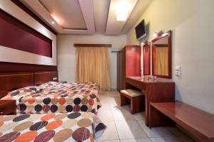 Postel nebo postele na pokoji v ubytování Canadian Hotel