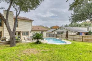 Gallery image of Chic Poolside Paradise in San Antonio