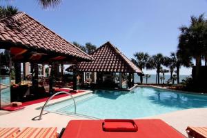 Bazén v ubytovaní AAA 4 Diamond SanLuis Resort Beachfront Penthouse alebo v jeho blízkosti