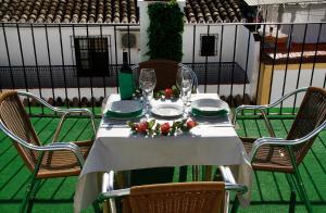 Un restaurante o sitio para comer en Viviendas Turísticas La Luna Atico