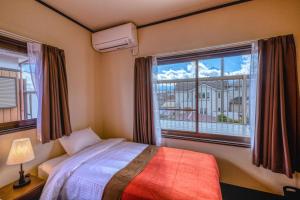 a bedroom with a bed and a large window at ID-STAY河口湖Ⅲ in Fujikawaguchiko