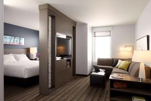 Postel nebo postele na pokoji v ubytování Hyatt House Indianapolis Fishers
