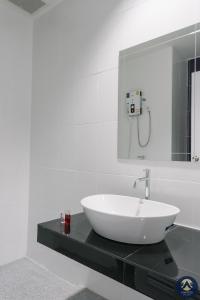 Koupelna v ubytování Thepchamrat Boutique Hotel