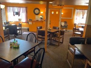 Reštaurácia alebo iné gastronomické zariadenie v ubytovaní Dunes Inn Alamosa