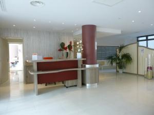 a lobby with a red column in a building at La Résidence Therm’Appart in Vichy