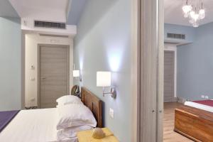 Postel nebo postele na pokoji v ubytování La Via del Porto Charme Rooms
