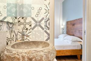 Postel nebo postele na pokoji v ubytování La Via del Porto Charme Rooms