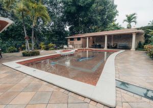 Swimming pool sa o malapit sa Luxva Hotel Boutique