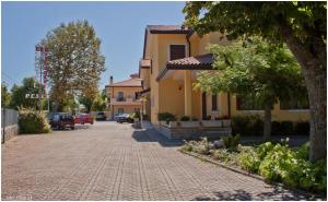 Afbeelding uit fotogalerij van Hotel Pesek in San Dorligo della Valle