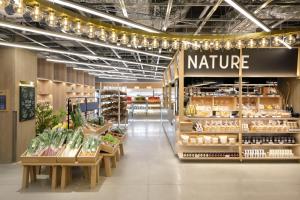 Supermarket nebo jiné obchody v  hotelu nebo okolí