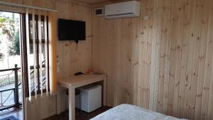 TV a/nebo společenská místnost v ubytování Park Hotel Kutaisi