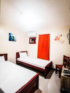 Postel nebo postele na pokoji v ubytování Downtown Suites