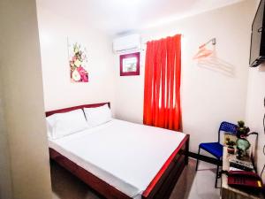 Postel nebo postele na pokoji v ubytování Downtown Suites