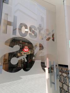 Ein Zertifikat, Auszeichnung, Logo oder anderes Dokument, das in der Unterkunft Hostel A2C ausgestellt ist