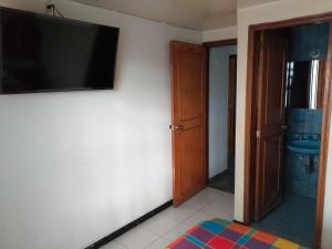 TV a/nebo společenská místnost v ubytování Hotel Plata + 12 fotografií