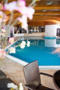 Bazén v ubytování Bryn Meadows Golf, Hotel & Spa nebo v jeho okolí