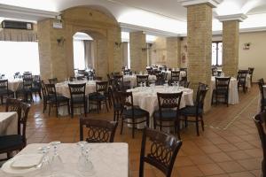 a dining room with white tables and chairs at Hotel Villa Romana in Piazza Armerina