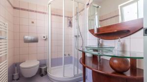 Łazienka w obiekcie Luxury villa Nicol with pool and sea view 300m from the beach