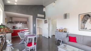 Kuchnia lub aneks kuchenny w obiekcie Luxury villa Nicol with pool and sea view 300m from the beach
