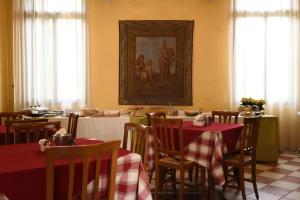 A restaurant or other place to eat at Residence Cà Beregana