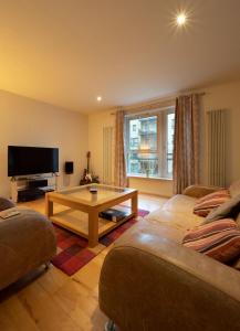 ALTIDO Elegant 2BR Apt with Balcony and Parking