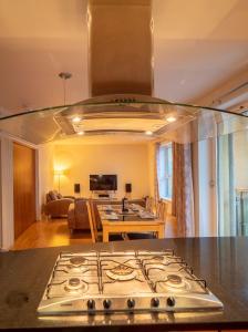 ALTIDO Elegant 2BR Apt with Balcony and Parking