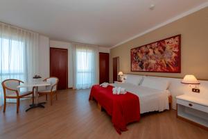 Postel nebo postele na pokoji v ubytování Hotel Torre Normanna