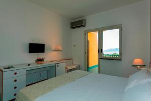 Postel nebo postele na pokoji v ubytování Hotel Torre Normanna